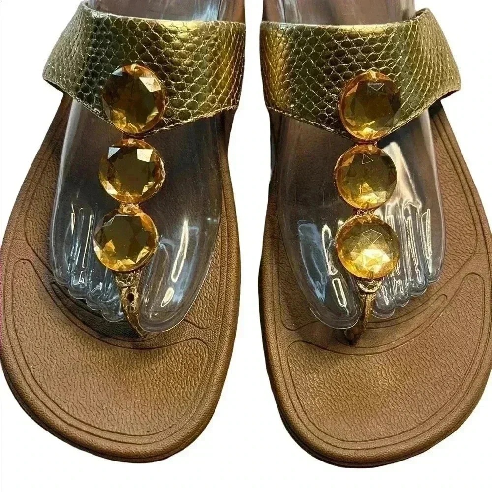 WOMEN’S FITFLOPS GOLD W/GOLD BEADED DETAILS•SIZE 10•PREOWNED GREAT CONDITION•